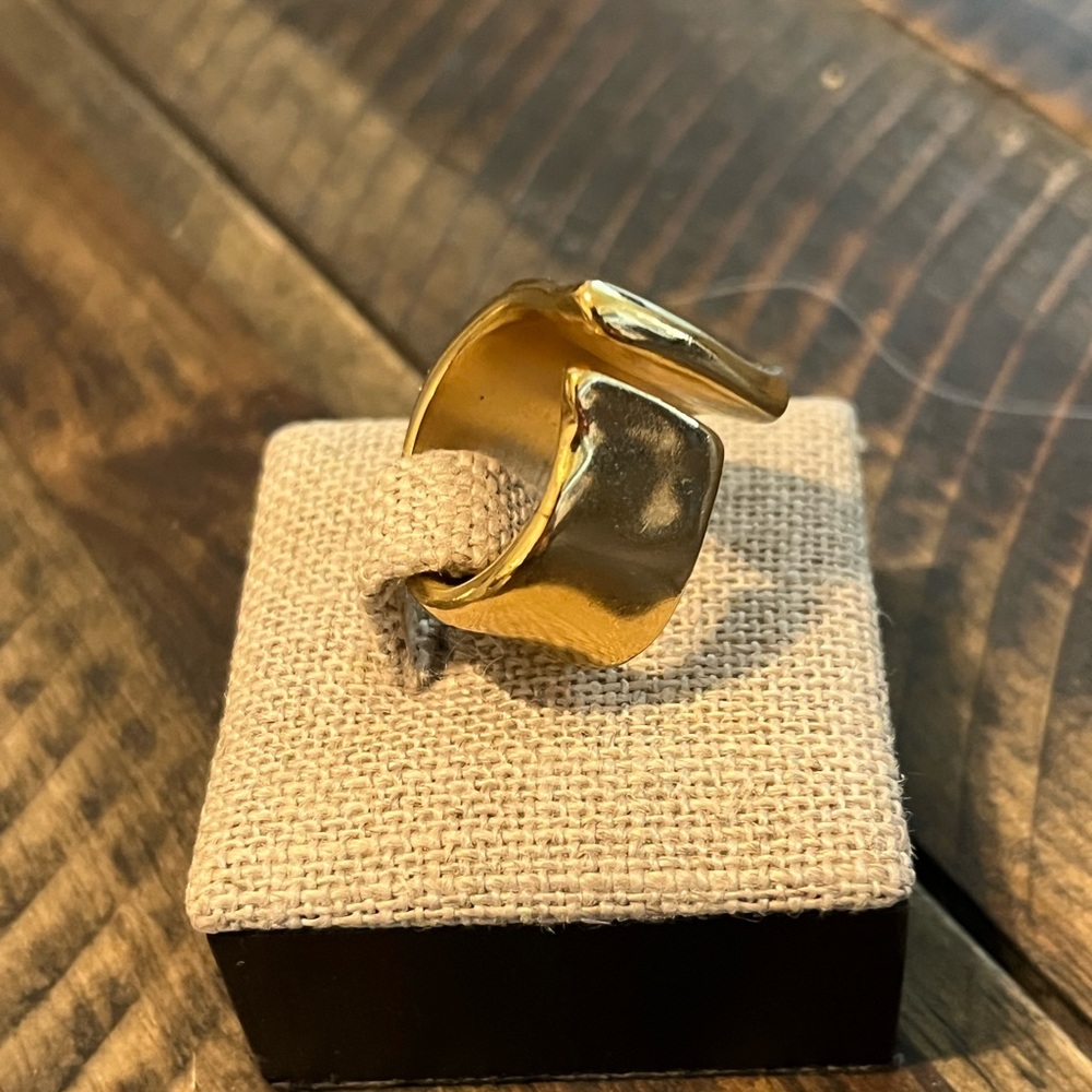 Uno de 50 Gold Tone Ring